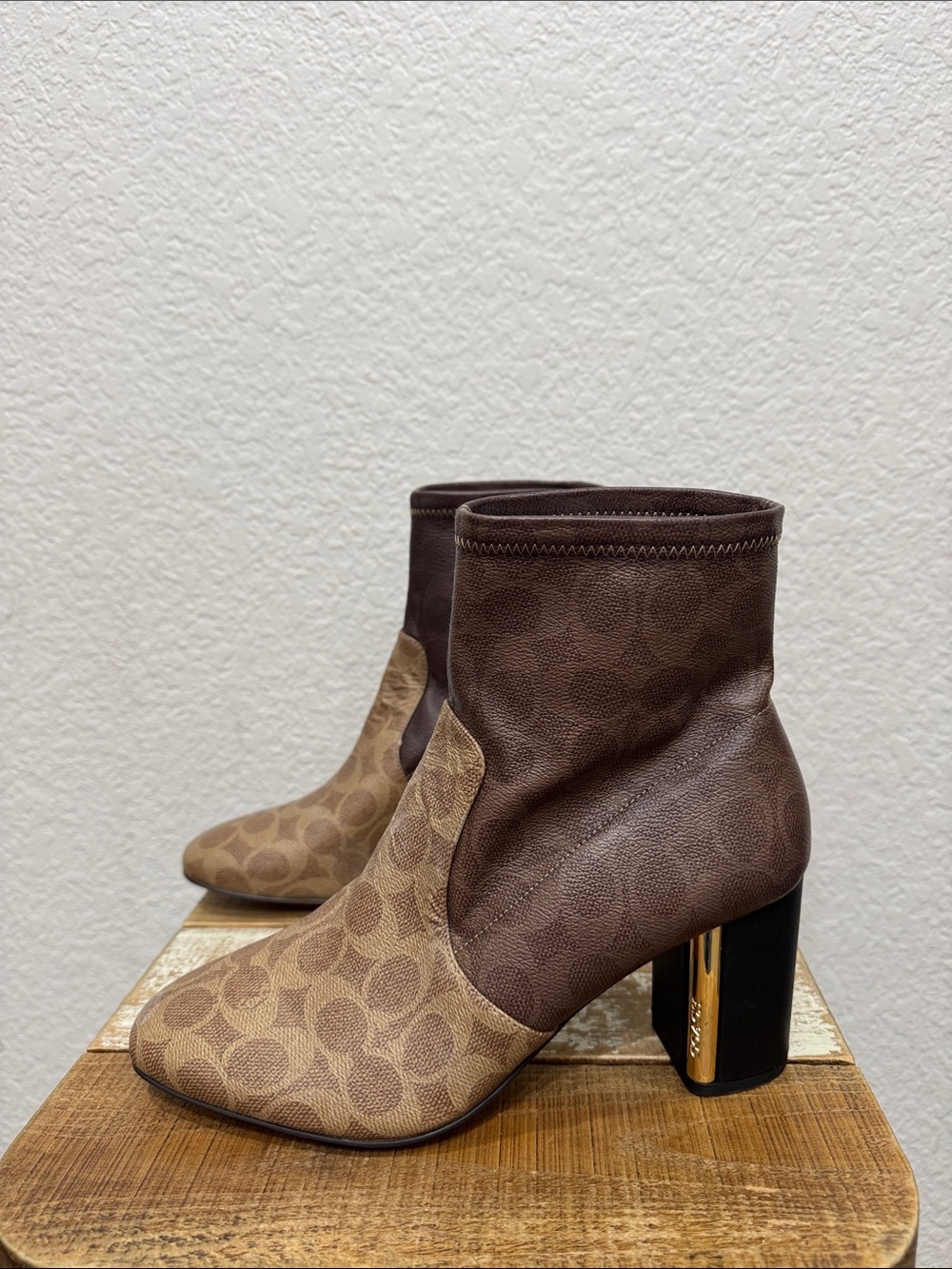 Coach Margot Monogram Coated Canvas Boots 9.5 NEW - Picture 4 of 8